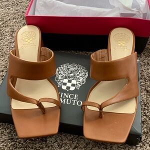 NWT ( box) Vince camuto sandals size 9us